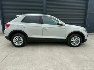 Volkswagen T-Roc LIFE 2.0 TDI MANUAL 6SPEED FWD 11 - Image 3