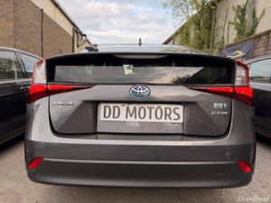 Toyota  Prius  2022 AUTOMATIC  hybrid - Image 4