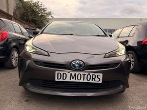 Toyota  Prius  2022 AUTOMATIC  hybrid - Image 2