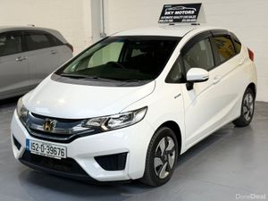2015 Honda Fit  1.5 Hybrid Automatic,CarPlay - Image 3