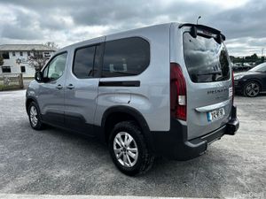 Taxi WAV 242 Peugeot Rifter Allure - Image 4