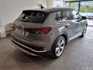 Audi Q4 e-tron S LINE 45 S Line ** 82 kW ** Long R - Image 2
