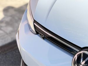 Volkswagen Golf 2.0 TDI R-LINE HIGH SPEC - Image 4