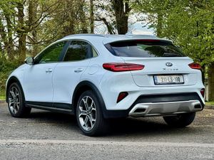 Kia XCeed PHEV 1 owner from new - Image 4