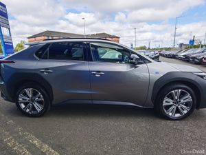 SUBARU SOLTERRA 71KWH AWD TOURING **97% BATTERY** - Image 4