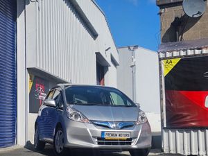 Honda fit Hybrid Low Mileage - Image 2