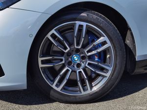 BMW I5 84KWH EDRIVE40 M SPORT **HARMON/KARDON** - Image 2