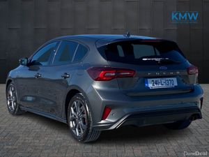 Ford Focus ST-Line 1.0 MHEV 125BHP... Heated seats - Image 4