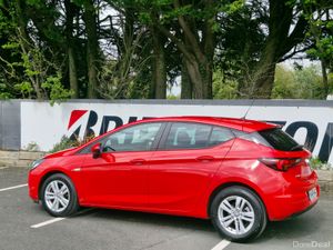 Vauxhall Astra 1.6 CDTI DESIGN FINANCE AVAILABLE - Image 3