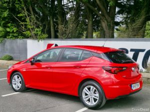 Vauxhall Astra 1.6 CDTI DESIGN FINANCE AVAILABLE - Image 2