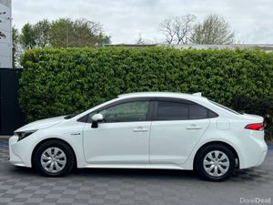 Toyota Corolla 1.8 HYBRID // ADAPTIVE CRUISE CONTR - Image 3