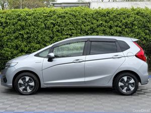 Honda Fit F-PACKAGE 1.5 HYBRID // DIGITAL CLIMATE - Image 3