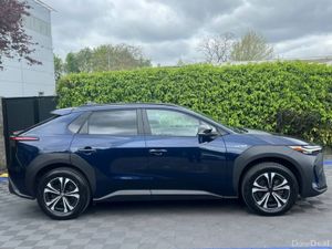 Toyota bZ4X MOTION 71.4 KWH ** LONG RANGE ** // 36 - Image 2