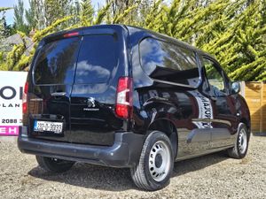 2023 PEUGEOT PARTNER 3 SEATS  WITH ONLY 32KLMS  A - Image 3