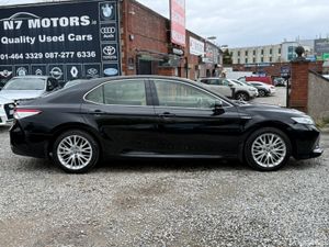 2021 Toyota Camry HYBRID PLATINUM AUTO - Image 2