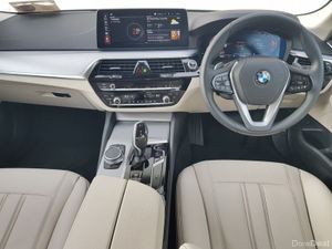 BMW 5-Series 520d SE Saloon - Image 4
