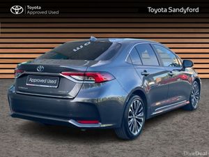 Toyota Corolla LUNA SPORT SALOON // HEATED SEATS / - Image 2