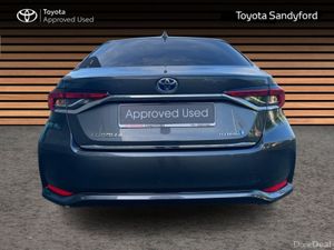 Toyota Corolla LUNA SPORT SALOON // HEATED SEATS / - Image 4