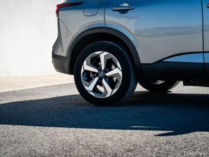 Nissan Qashqai Epower SV MY2.5 4DR Auto - Image 4