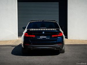 BMW 5-Series 530E M SPORT *PRO*TECH*COMFORT* SHADO - Image 3