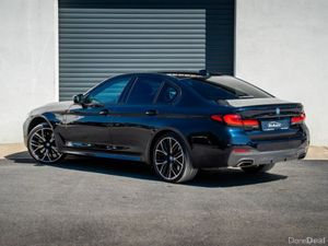 BMW 5-Series 530E M SPORT *PRO*TECH*COMFORT* SHADO - Image 4