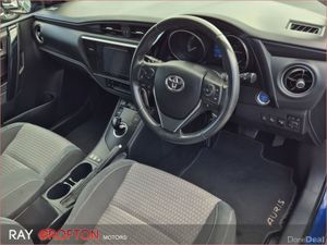 Toyota Auris Hybrid Aura Touring Sports - Image 3