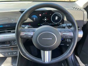 Hyundai KONA E ADVANCE LONG RANGE 65.4 KWH // ONLY - Image 4