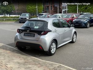 Toyota Yaris YARIS 1.0 LUNA - Image 2