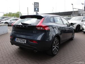 2018 VOLVO V40 2.0 D4 5DR HATCHBACK - Image 4