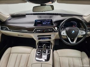 BMW 7-Series 730d xDrive Saloon - Image 4