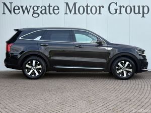 Kia Sorento Diesel 7 Seat K4 - Pan Roof - Two tone - Image 4