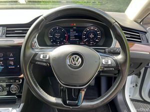 Volkswagen Passat HIGHLINE 2.0 TDI AUTO // VERY LO - Image 4