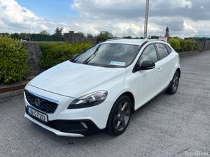 Volvo V40 2016 DIESEL AUTOMATIC - Image 3