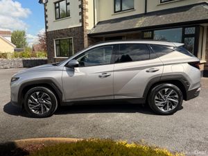 Now Reserved! 221 Hyundai Tucson Executive! - Image 4