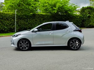 2022 Toyota Yaris 1.5 Petrol Hybrid Automatic Luna - Image 4