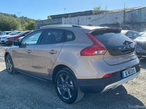 Volvo V40 Country Cross 2.0L Automatic Diesel (346 - Image 4