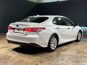 Toyota Camry HYBRID 2.5 AUTOMATIC - FACTORY ALLOYS - Image 4