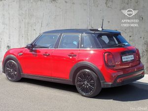 Mini Cooper 5-Door Cooper Exclusive - Image 2