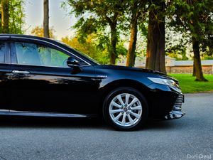 2017 Toyota Camry 2.5 Petrol Hybrid Auto G Packge - Image 3