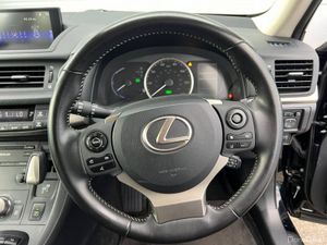 Lexus CT CT200h 1.8 HYBRID // SUEDE INTERIOR // RE - Image 4