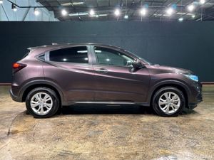 Honda Vezel HYBRID 1.5L AUTOMATIC - REVERSE CAMERA - Image 3