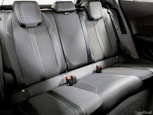 Peugeot 2008 E-GT 54kWh 155HP - Image 4