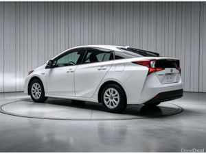 Toyota Prius HYBRID - Image 2