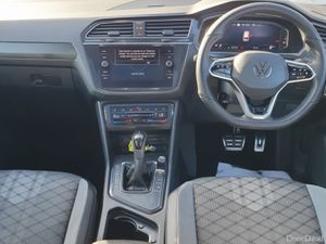 Volkswagen Tiguan 241 - Tiguan Tsi Phev S-A  Black - Image 4