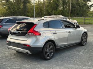 Volvo V40 2.0 D4 CROSS COUNTRY SE LUXURY DIESEL 19 - Image 4