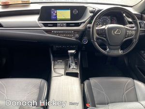Lexus ES 300h Executive Sunroof - Image 2