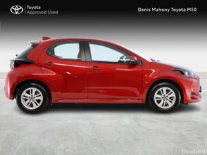 Toyota Yaris Luna Hybrid - Image 3