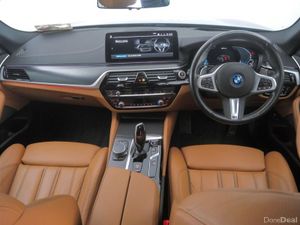BMW 5-Series 530e M Sport Saloon - Image 4