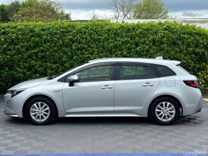 Toyota Corolla TOURING 1.8 HYBRID // NEW 2 YEAR NC - Image 3