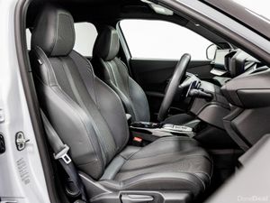 Peugeot 2008 GT 1.2 Hybrid 145HP - Image 3